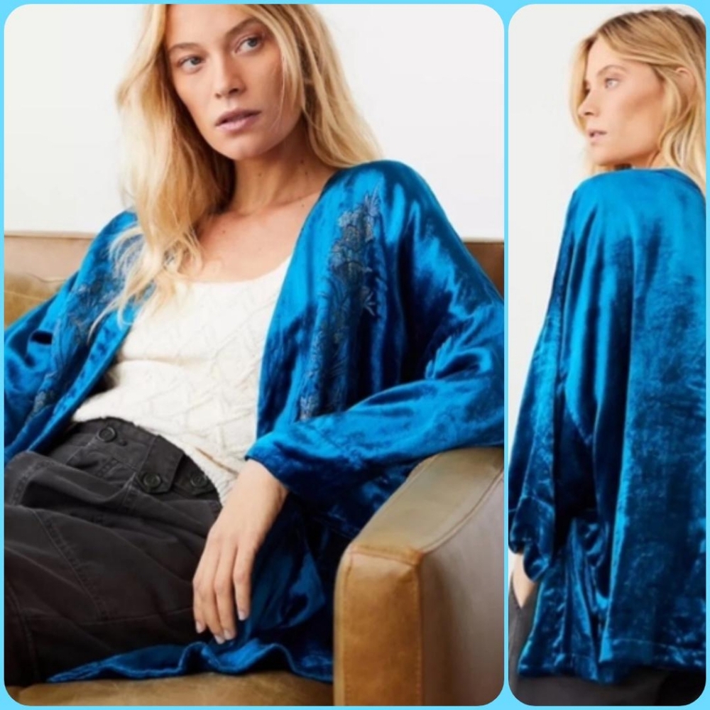SALE✨ NWT✨ Anthropologie✨ Embroidered Blue Velvet Kimono Cardigan Jacket